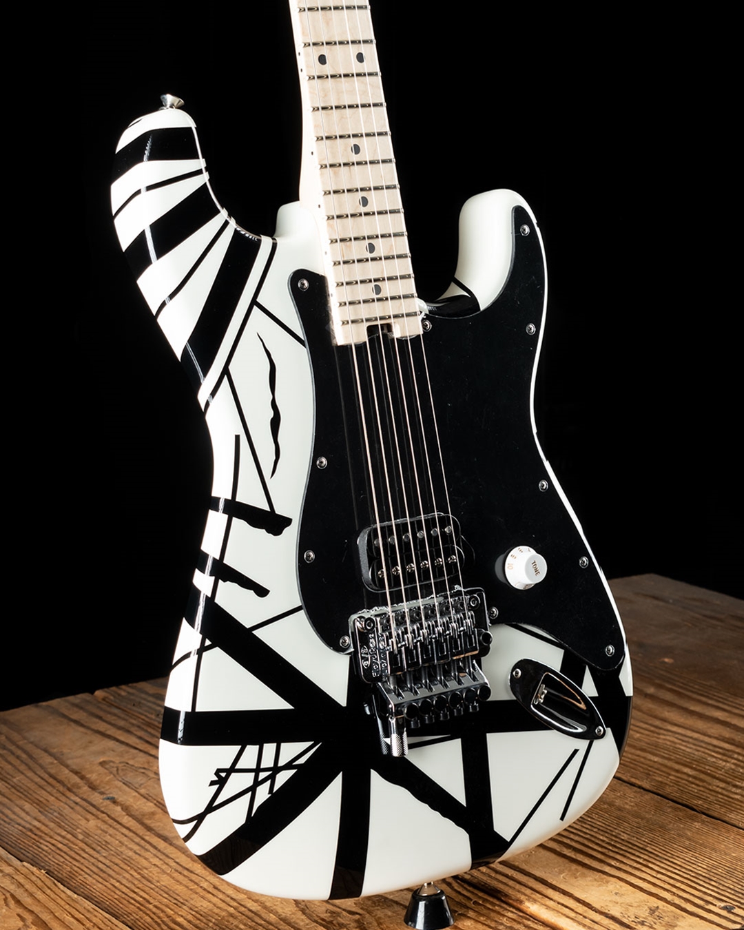 EVH Striped Series - White with Black Stripes