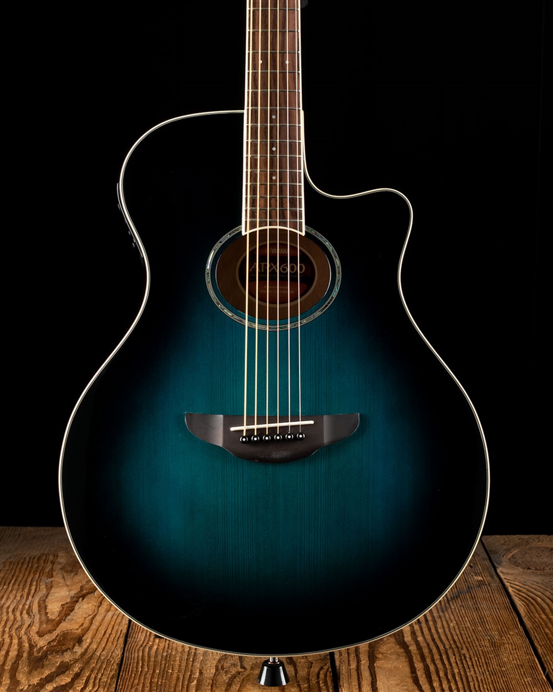 Yamaha APX600 Thin-line Cutaway Acoustic-Electric Guitar - Black