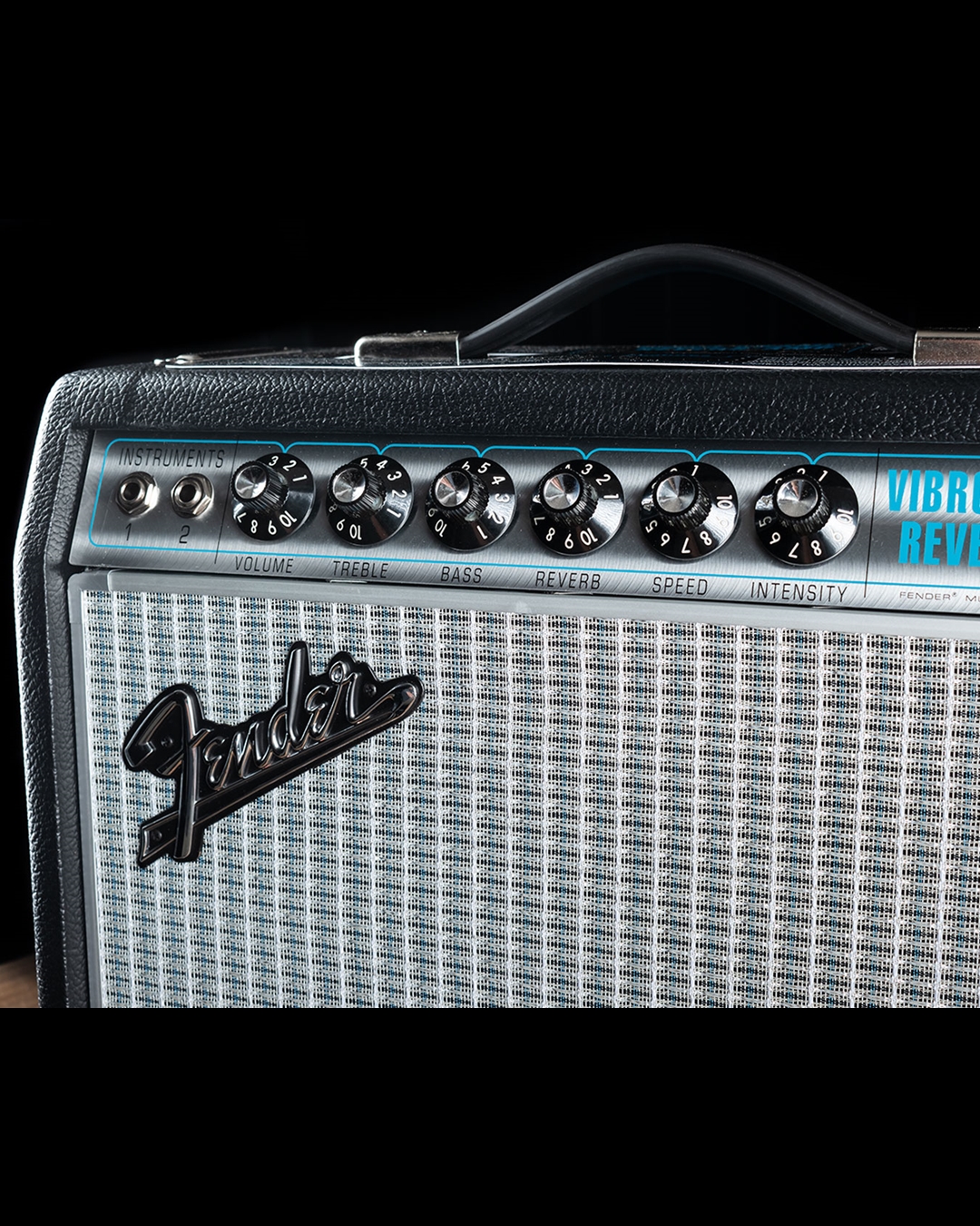 AMPLIFICADOR GUITARRA FENDER 68' CUSTOM VIBRO CHAMP REVERB VALVULAR 5W 10  2279006000