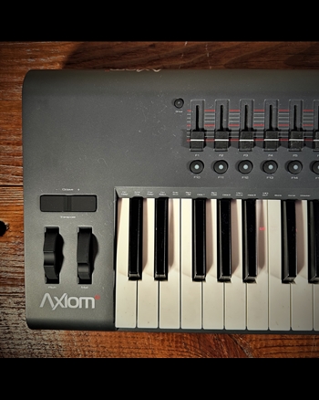 M-Audio Axiom 61 - 61-Key USB Midi Controller *USED*