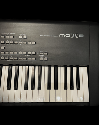 Yamaha MOX8 88-Key Synthesizer Workstation *USED*