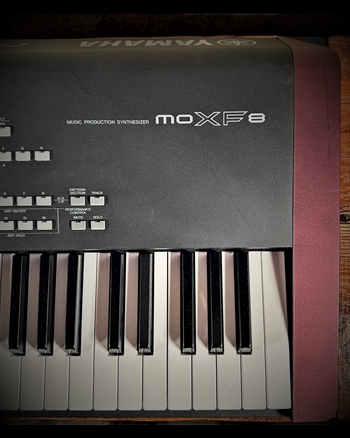 Yamaha MOXF8 88-Key Synthesizer Workstation *USED*