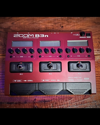 Zoom B3n Bass Multi-Effects Pedal *USED*