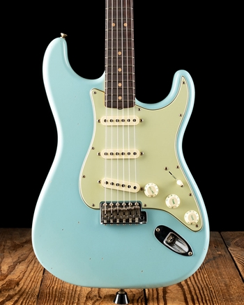 Fender Custom Shop Time Machine Journeyman Relic '64 Stratocaster - Faded Aged Daphne Blue