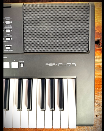 Yamaha PSR-E473 - 61-Key Portable Keyboard *USED*