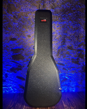Gator GC-CLASSIC Deluxe Molded Classical Guitar Case *USED*