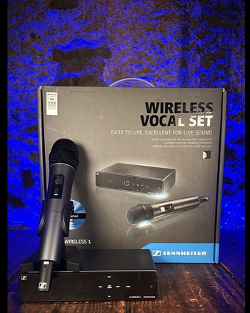 Sennheiser XSW 1-825-A Handheld Wireless Microphone System *USED*