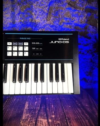 Roland Juno-DS61 61-Key Synthesizer *USED*