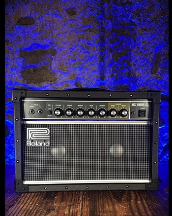 Roland JC-22 - 30 Watt 2x6.5" Jazz Chorus Guitar Combo *USED*