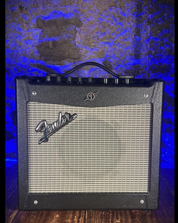 Fender Mustang I (Ver. 2) - 20 Watt 1x8" Guitar Combo *USED*