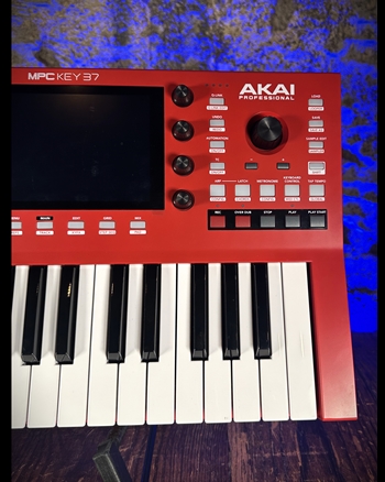 Akai MPC Key 37 - 37-Key Standalone Production Synthesizer *USED*