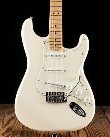 Fender Standard Stratocaster - Arctic White *USED*