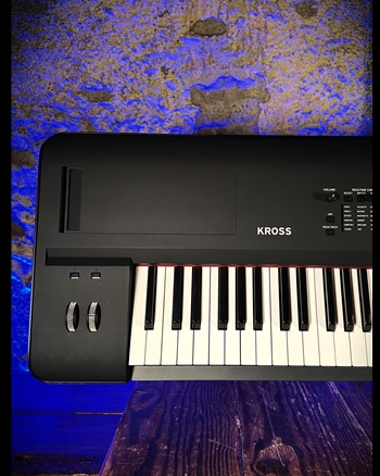 Korg KROSS 2 - 88-Key Performance Synthesizer Workstation *USED*